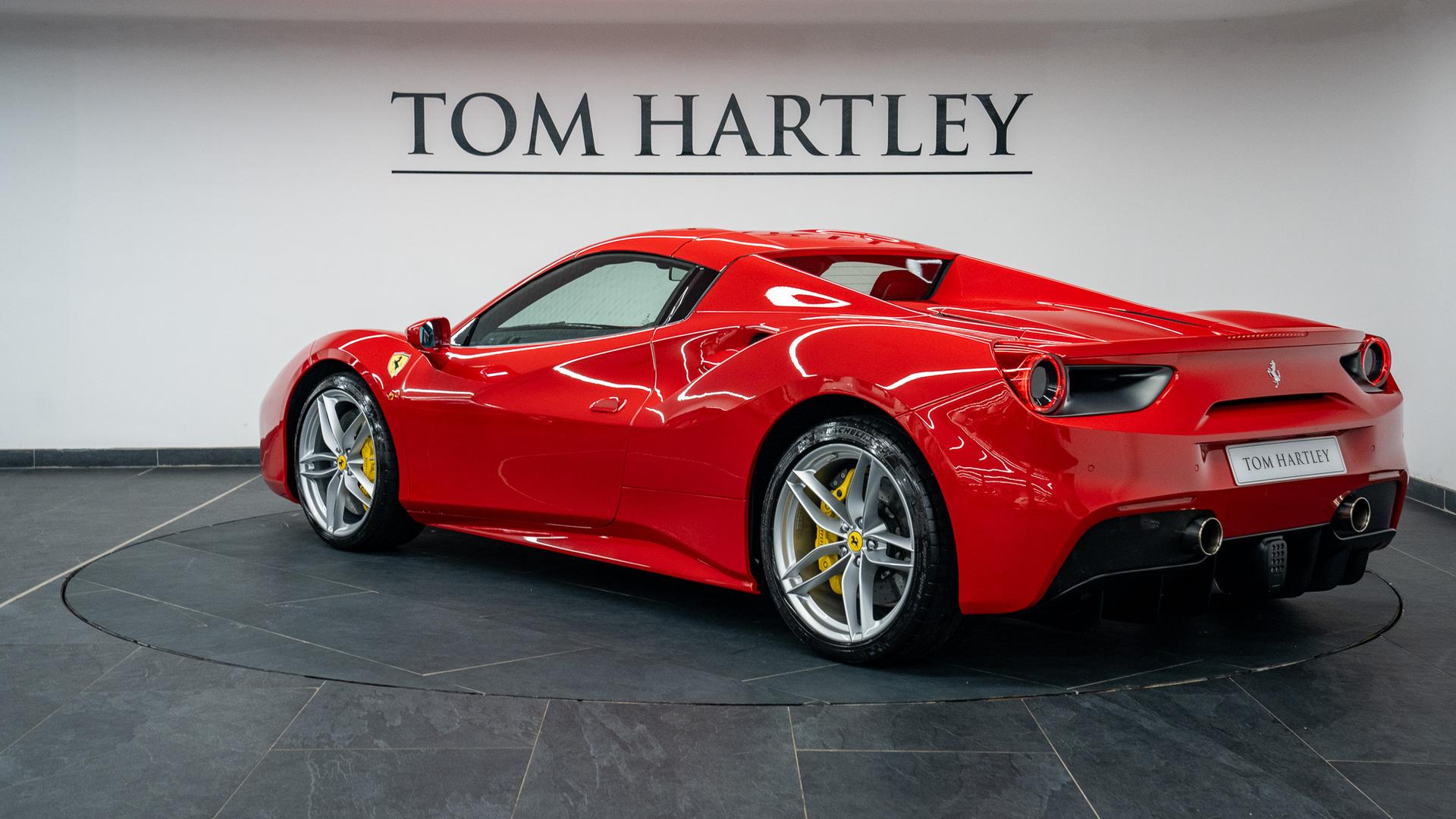 Ferrari 488 Photo 98657e33-f895-41ab-a11d-96f3d6d8e2ff.jpg