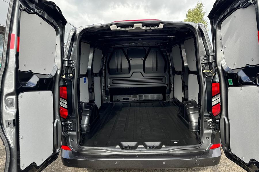 Ford TRANSIT CUSTOM Photo 989a0fe6-8578-477b-a841-8da56436bd4d.jpg