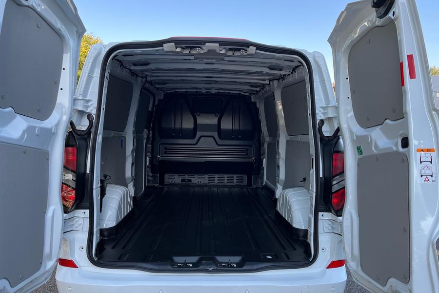 Ford TRANSIT CUSTOM Photo 98a31662-d9a4-4b69-86dc-65b6eb4a11ae.jpg