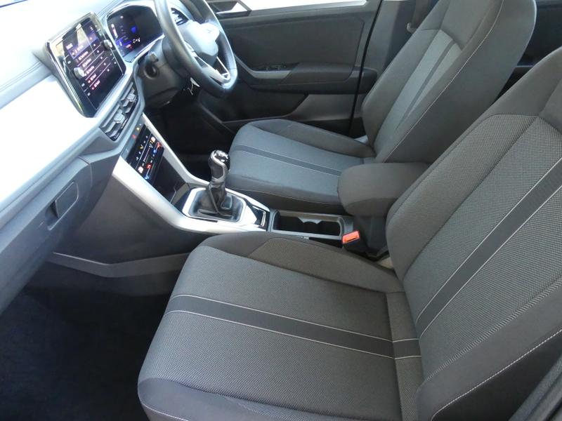 Volkswagen T-Roc Photo 98ae65b1-33b3-4bf6-9420-bdced260dc3c.jpg