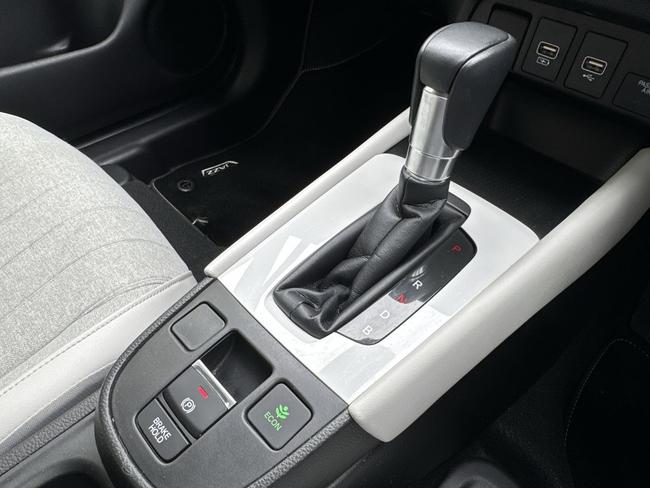 Honda Jazz Photo 98b590fe-246f-45b5-becb-b079659eebb2.jpg