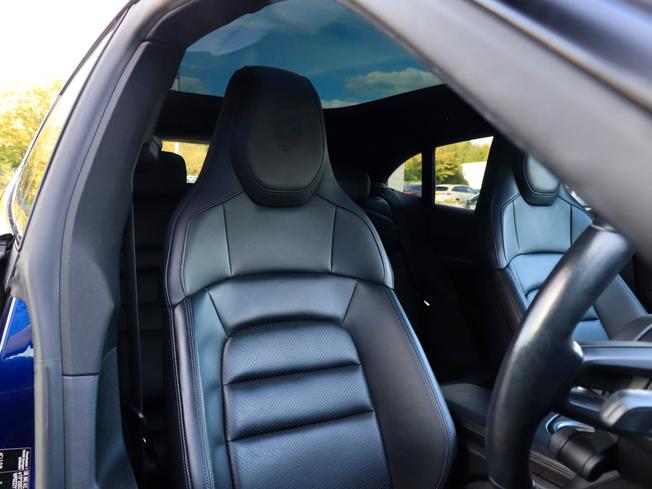 PORSCHE Taycan Photo 31