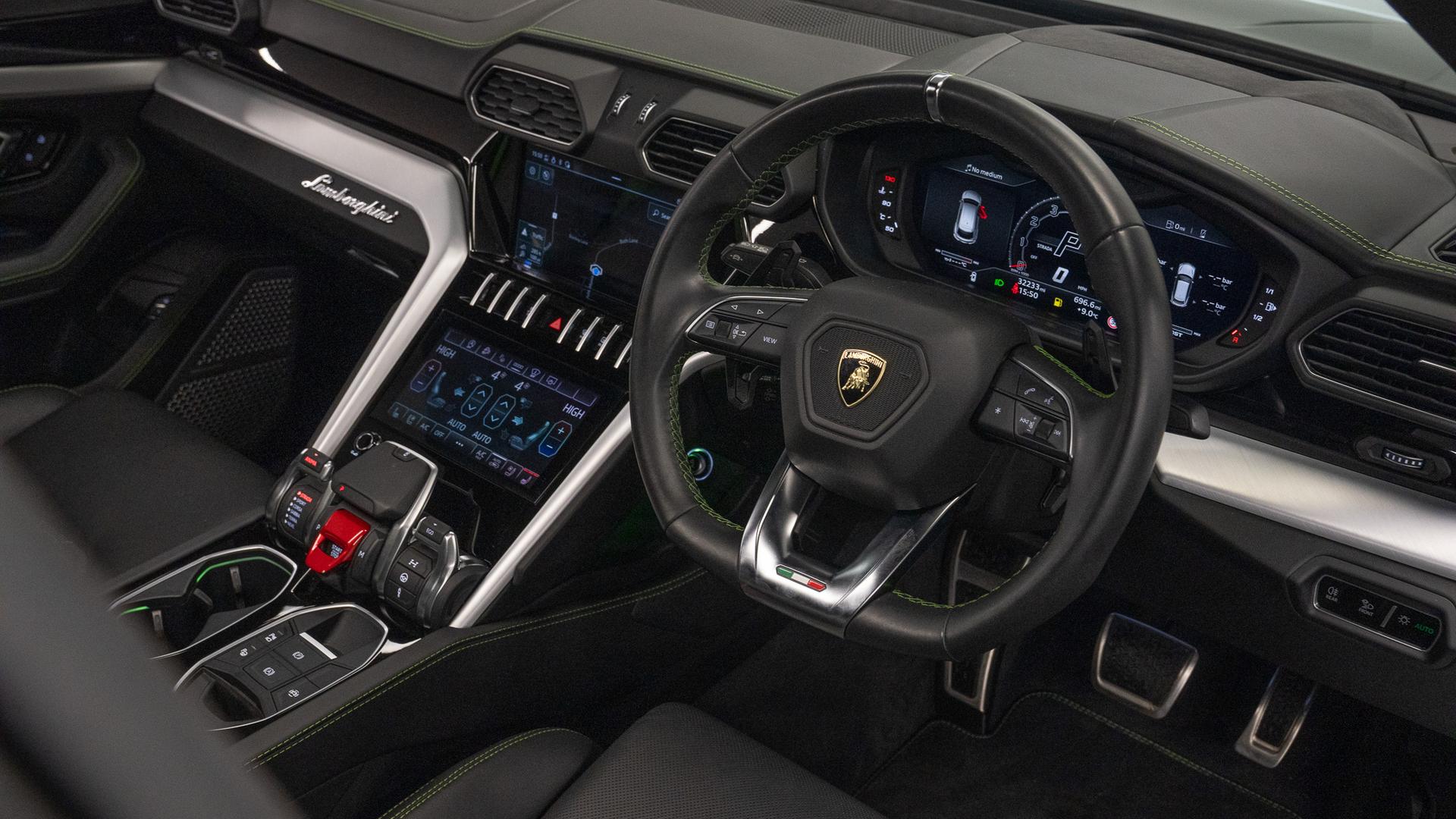 LAMBORGHINI Urus Photo 98dca05b-30f0-40c7-b5d9-65920e799cd4.jpg