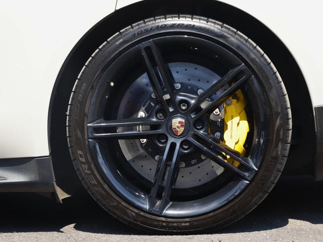 PORSCHE Taycan Photo 15
