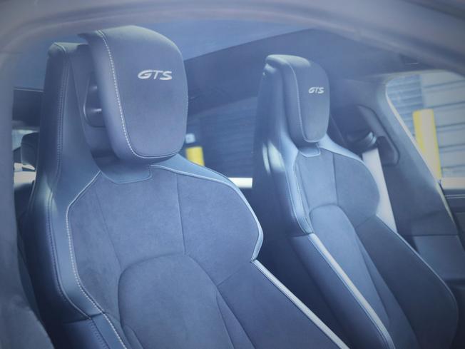 PORSCHE Taycan Photo 24