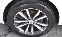 Jaguar F-PACE Photo 32