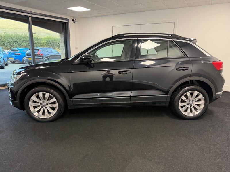 Volkswagen T-Roc Photo 990330b0-bb4c-4a3b-8a14-f8f48e78a121.jpg