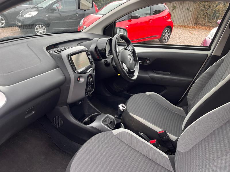 Used Toyota X-Play AO68UGS 6
