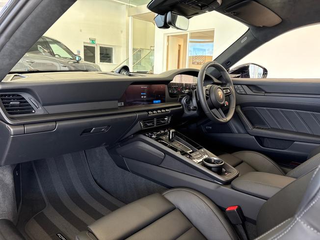 PORSCHE 911 Photo 16