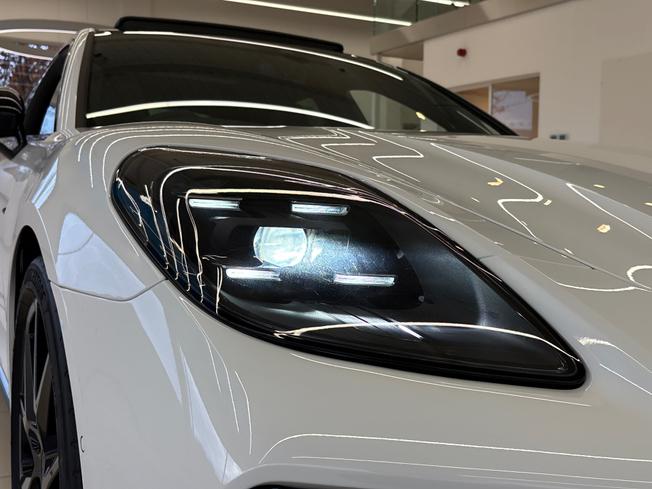 PORSCHE Panamera Photo 21