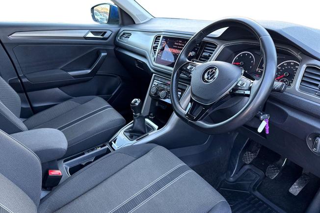 Volkswagen T-Roc Photo 8