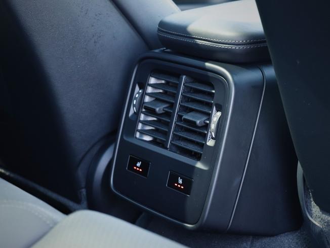 PORSCHE Taycan Photo 20