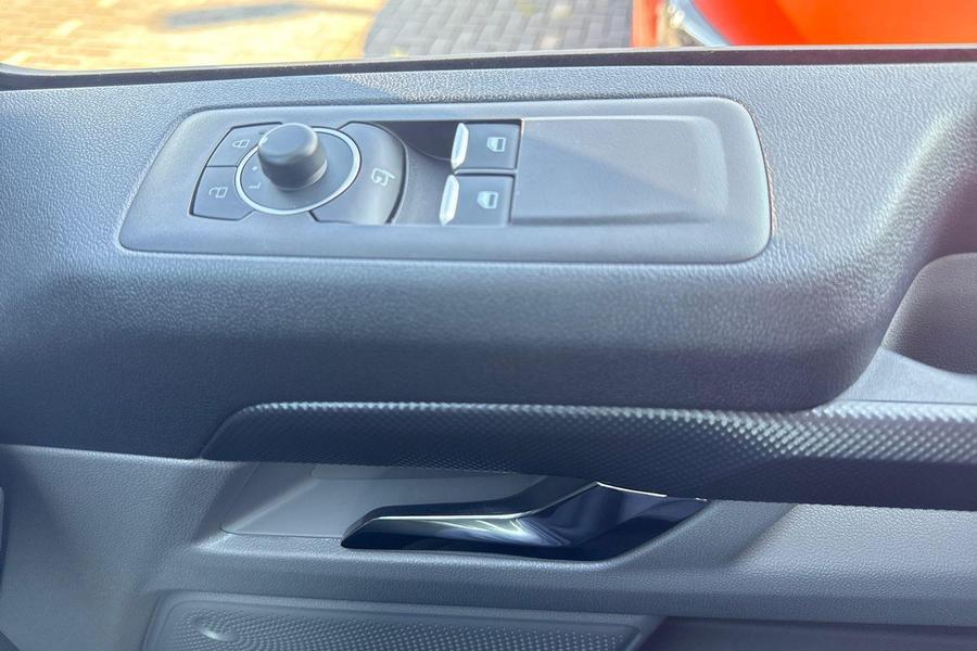 Ford TRANSIT CUSTOM Photo 995d4ac4-6173-4f24-8ec9-1569f0b99285.jpg