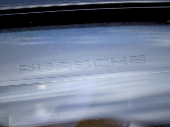 PORSCHE Taycan Photo 8
