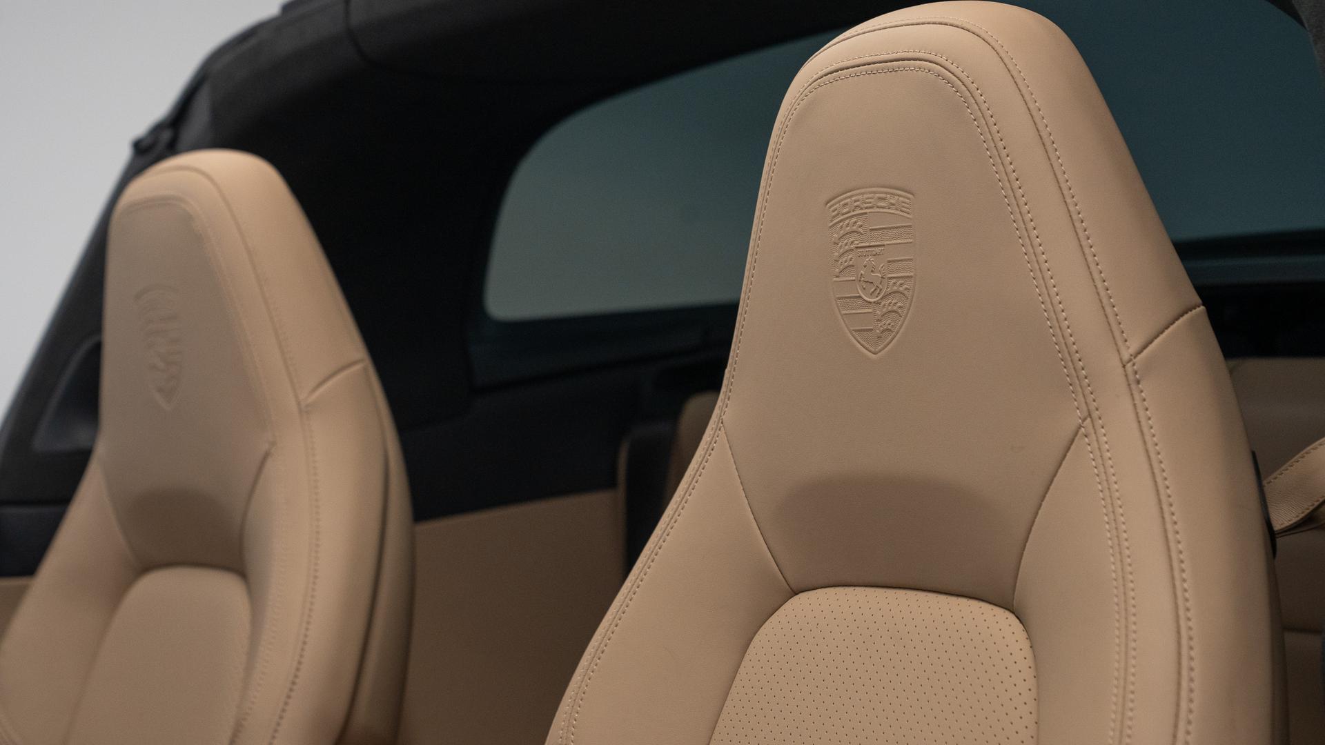 Porsche 911 Photo 99a9d8de-993f-453d-8cf9-628c7e7febef.jpg