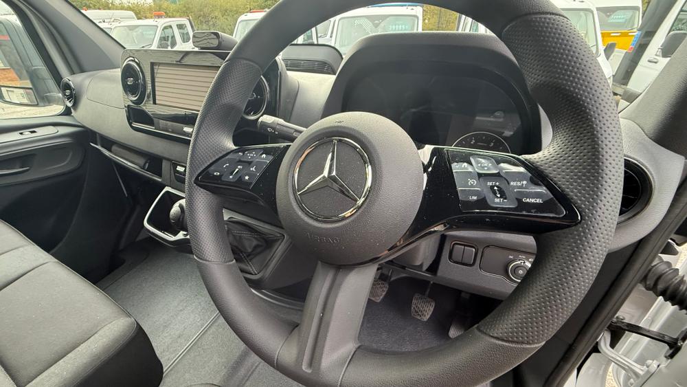 Mercedes-Benz Sprinter Photo 99b985f1-e0f4-4eda-9db2-61aea18c98b2.jpeg