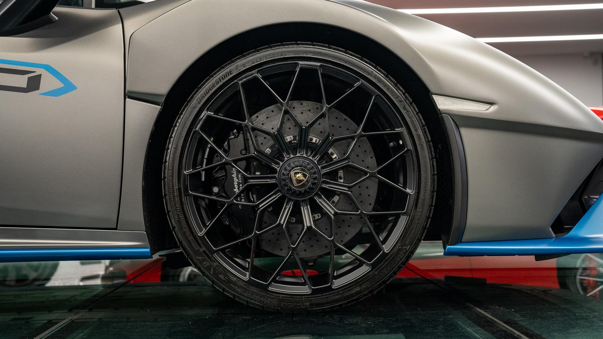 LAMBORGHINI Huracan Photo 99d5ee61-1a01-4aa9-bf04-7ff99a97f7d6.jpg