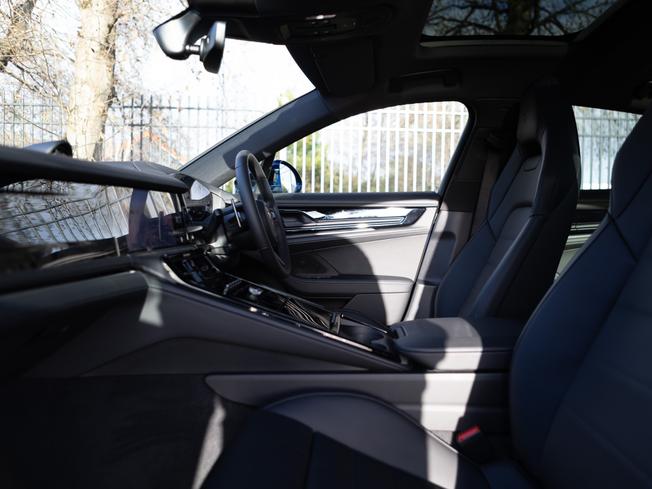 PORSCHE Panamera Photo 3