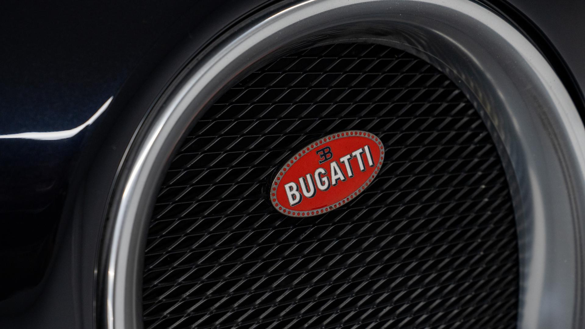 Bugatti Veyron Photo 9a096ef9-c0c4-47a1-af1a-c6d52e53bd38.jpg