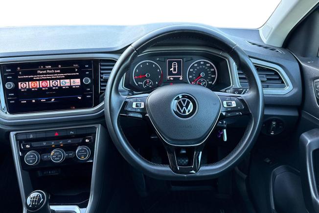 Volkswagen T-Roc Photo 13