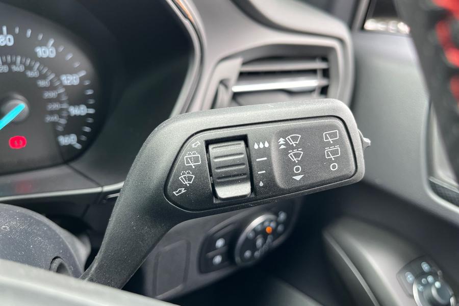 Ford FOCUS Photo 9a2db379-2729-46f6-8b16-8da372fc2c86.jpg