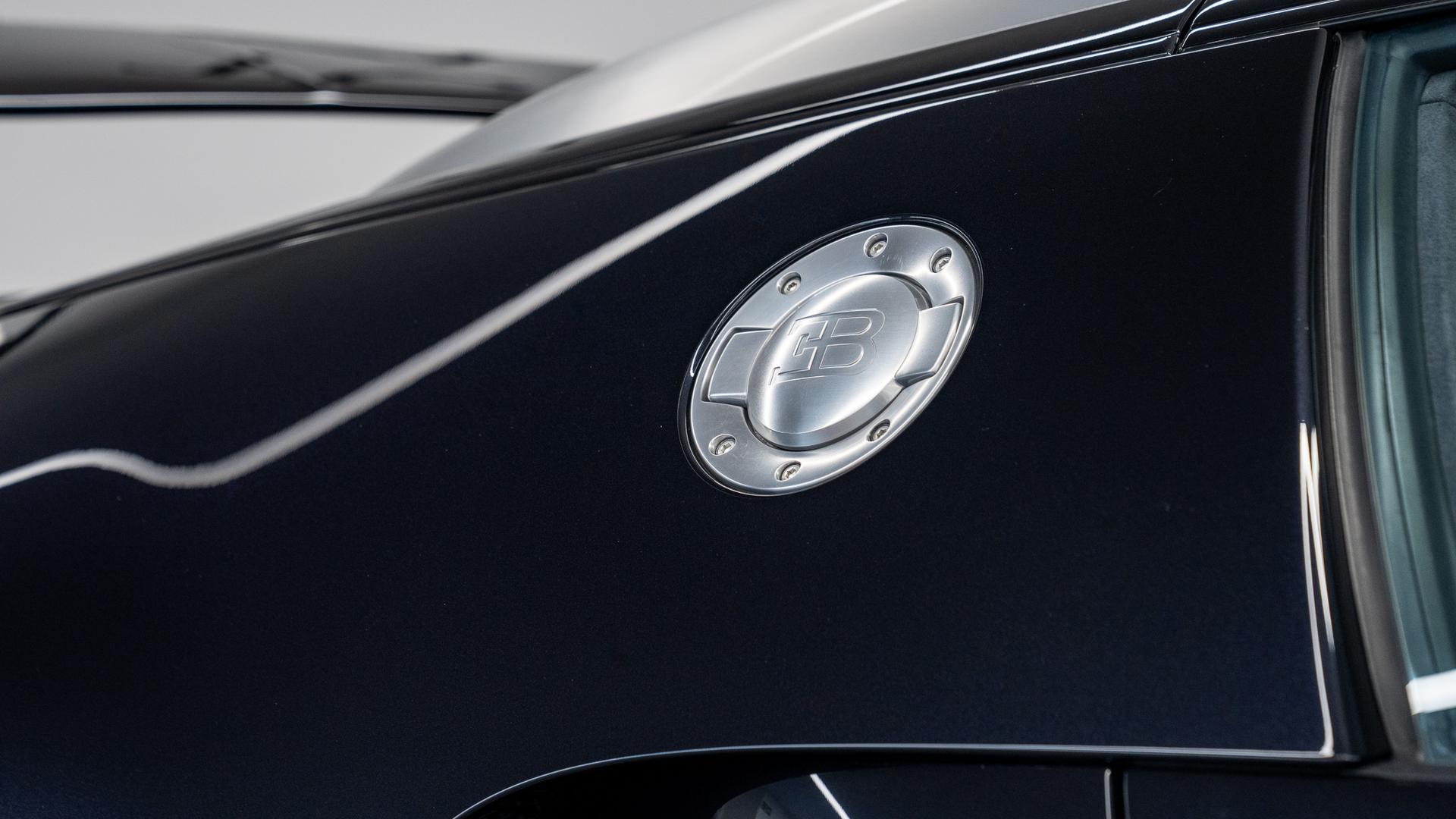 Bugatti Veyron Photo 9a3a3cbb-c9d6-4ef3-9d54-767961581abe.jpg