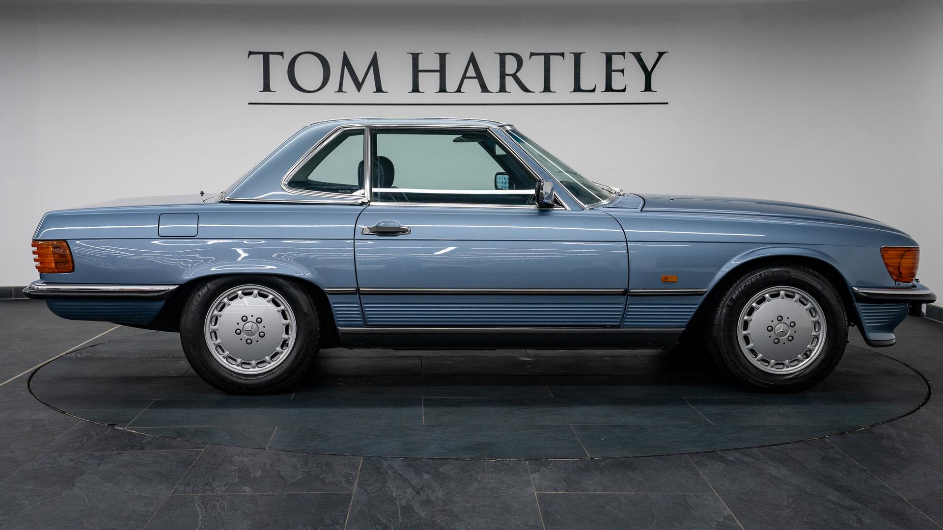 Mercedes-Benz 300 Photo 9a445733-34ad-40c7-ba0c-b98a1e2a9df2.jpg