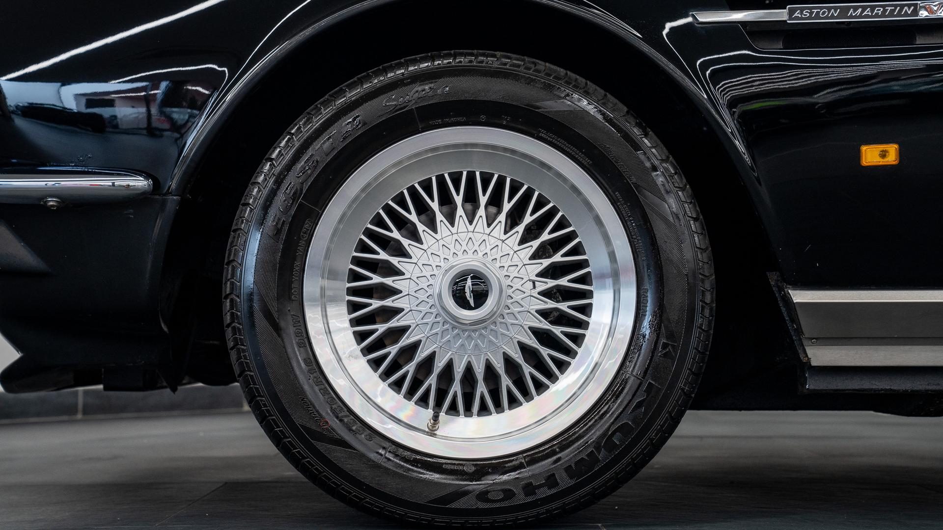Aston Martin V8 Photo 9a4fafb0-f2de-42d3-9cbc-670739c58524.jpg