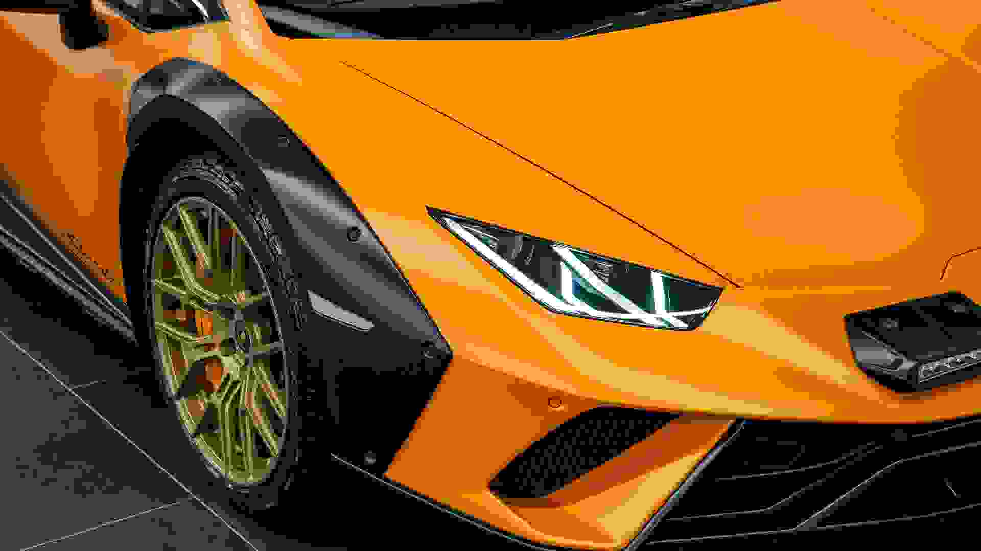 Lamborghini HURACAN Photo 9a5ed587-c2f5-40bf-949d-ae268c3b3ecb.jpg