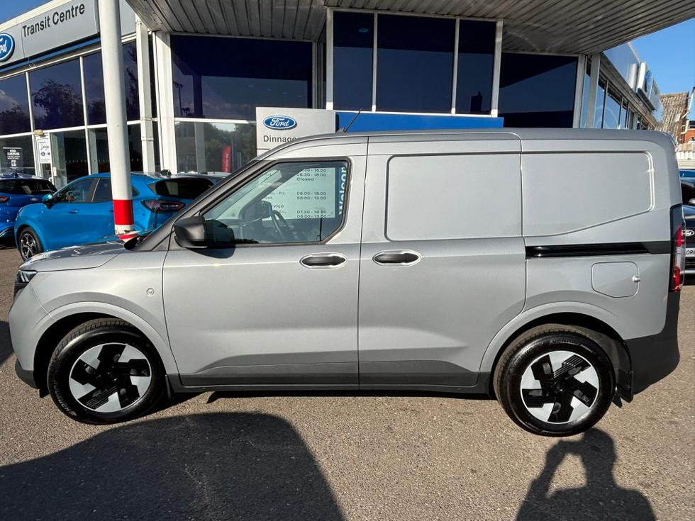 Ford E-Transit Courier Photo 9a640b9b-f72a-4697-9e27-62c61145ddc4.JPEG