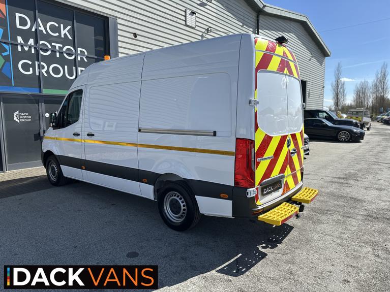 Mercedes-Benz Sprinter 315 L2H2 RWD Pro Utility,Workshop Van, Air-Con 7 ton train weight, Tow Bar, Metal Racking Delivery Miles