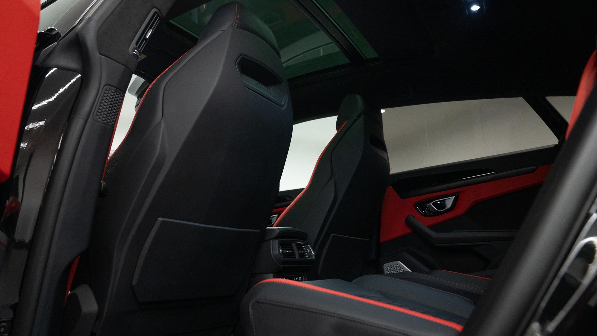 LAMBORGHINI Urus Photo 9a7b99d7-fd3c-4253-b130-f0d576c77e19.jpg