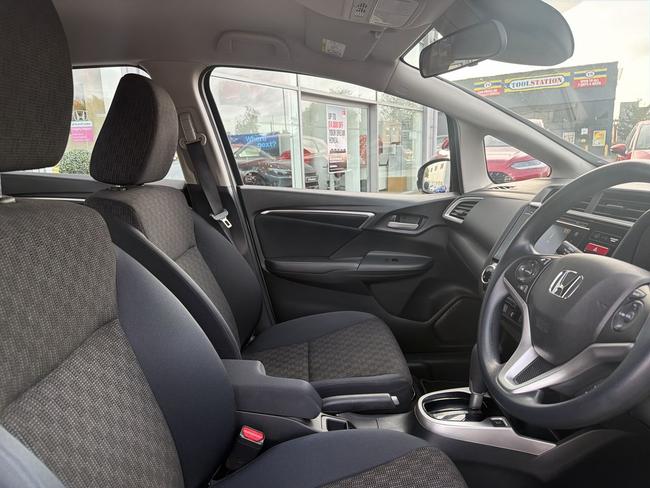 Honda Jazz Photo 9a7c2340-1779-4670-86cc-54ef12adceff.jpg
