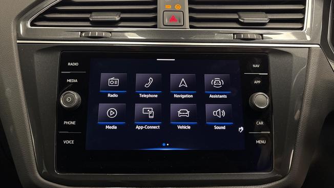 VOLKSWAGEN Tiguan Photo 8