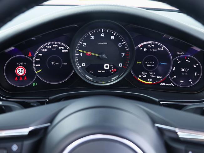 PORSCHE Panamera Photo 19