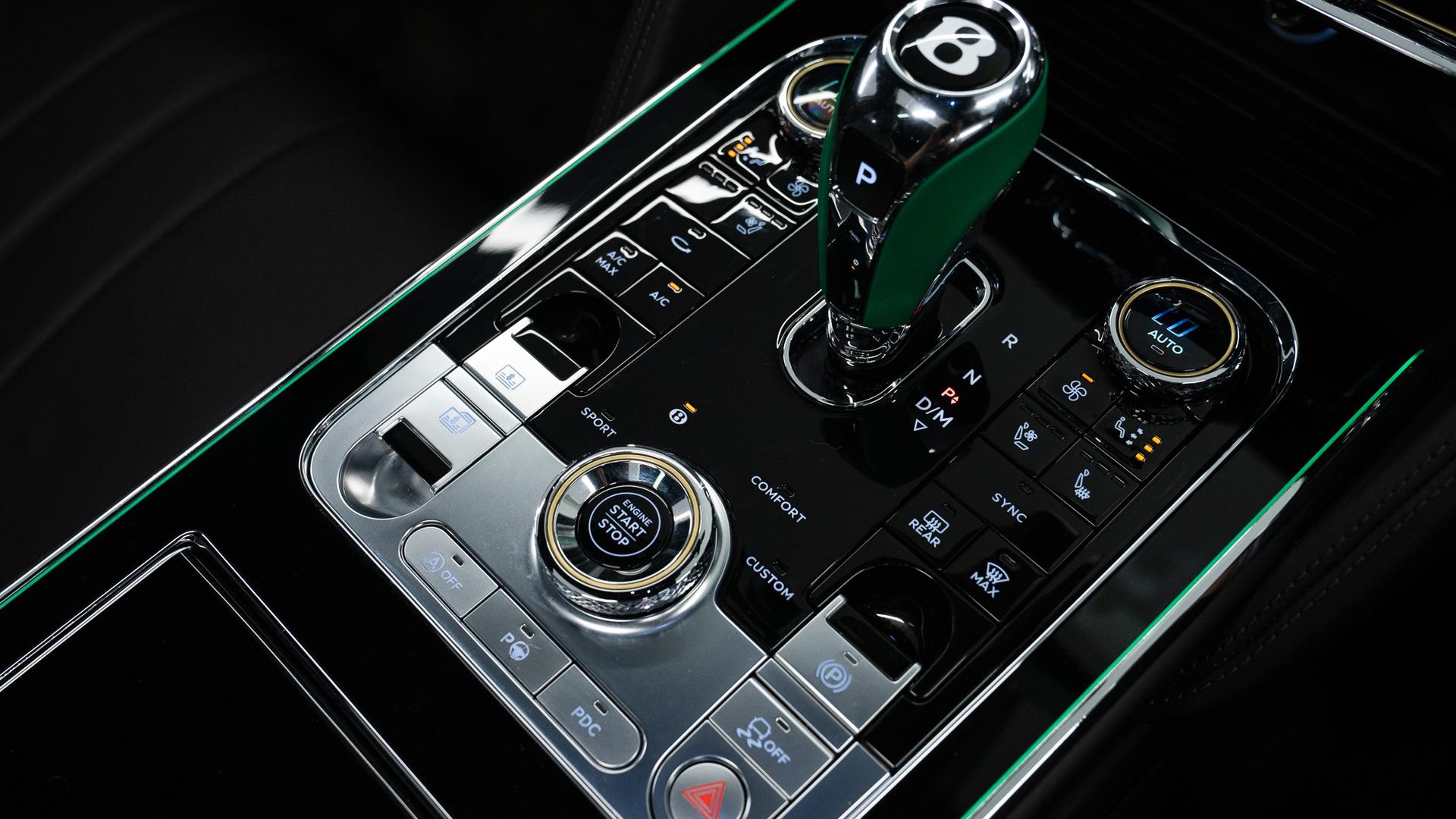 Bentley Flying Spur Photo 9a907d0d-9529-4121-aa9c-8018b80954c8.jpg