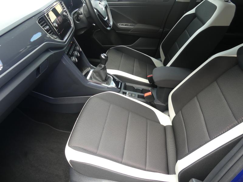 Volkswagen T-Roc Photo 9a93ba3c-f67a-45bf-97e2-2bbf58f30da7.jpg