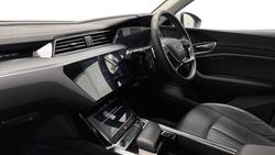 Audi Q8 e-tron Photo 2