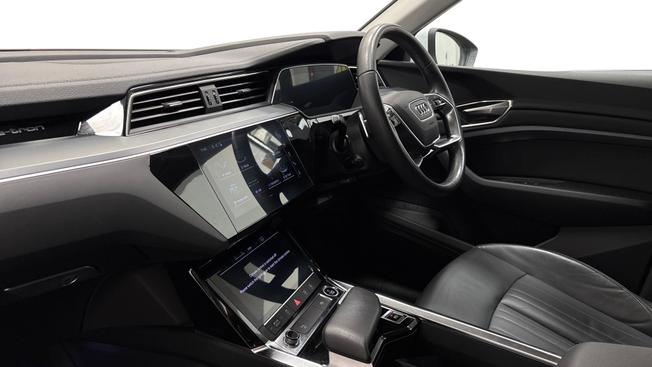 Audi Q8 e-tron Photo 2
