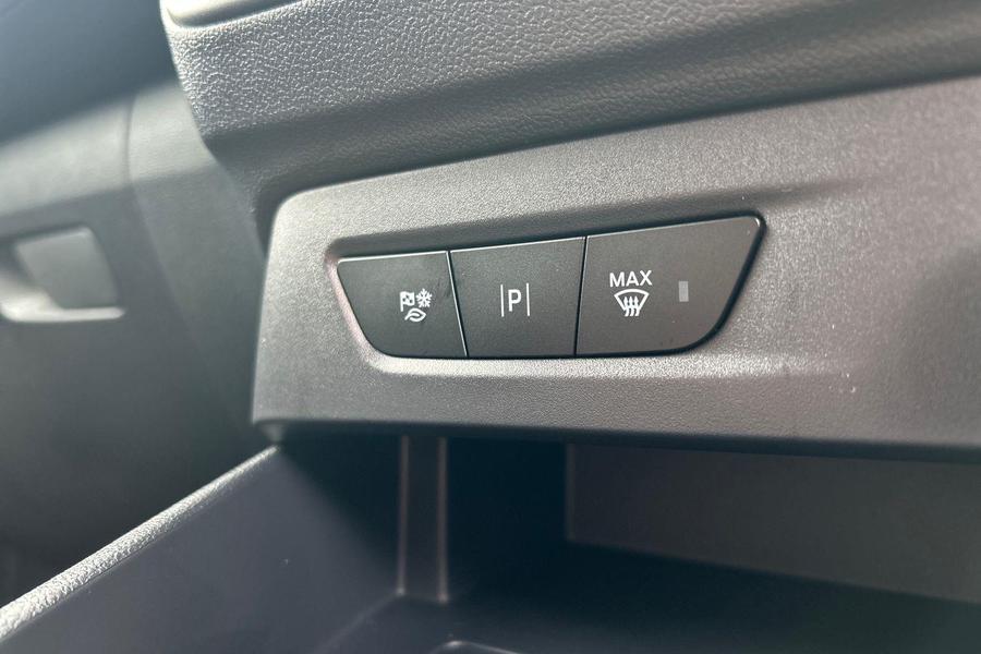 Ford E-TRANSIT COURIER Photo 9aca16c4-7562-4ed0-8bbf-c8df5cddacc9.jpg