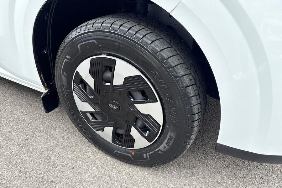 Ford E-TRANSIT CUSTOM Photo 9ae7826a-9f70-492e-be10-405c01d81353.jpg