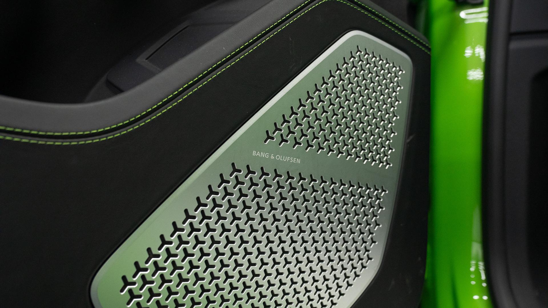 LAMBORGHINI Urus Photo 9b0b3429-8272-4f72-ba2e-278305f9d373.jpg
