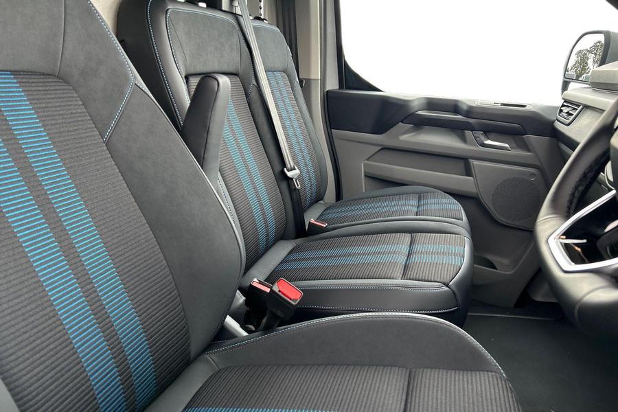 Ford TRANSIT CUSTOM Photo 9b19e652-888d-4043-ab61-cefe08cb6b00.jpg