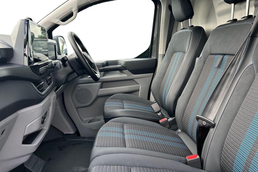 Ford TRANSIT CUSTOM Photo 9b1b8267-80b2-4133-a574-582f1ac0900d.jpg