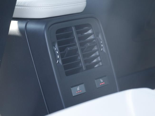 PORSCHE Taycan Photo 33