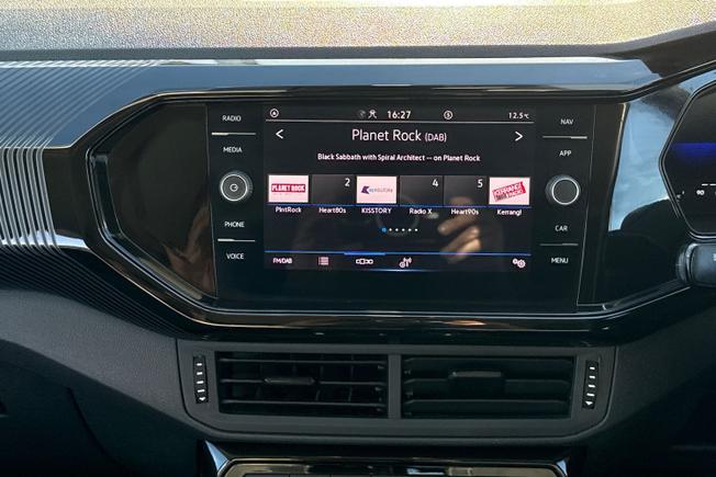 VOLKSWAGEN T-Cross Photo 10