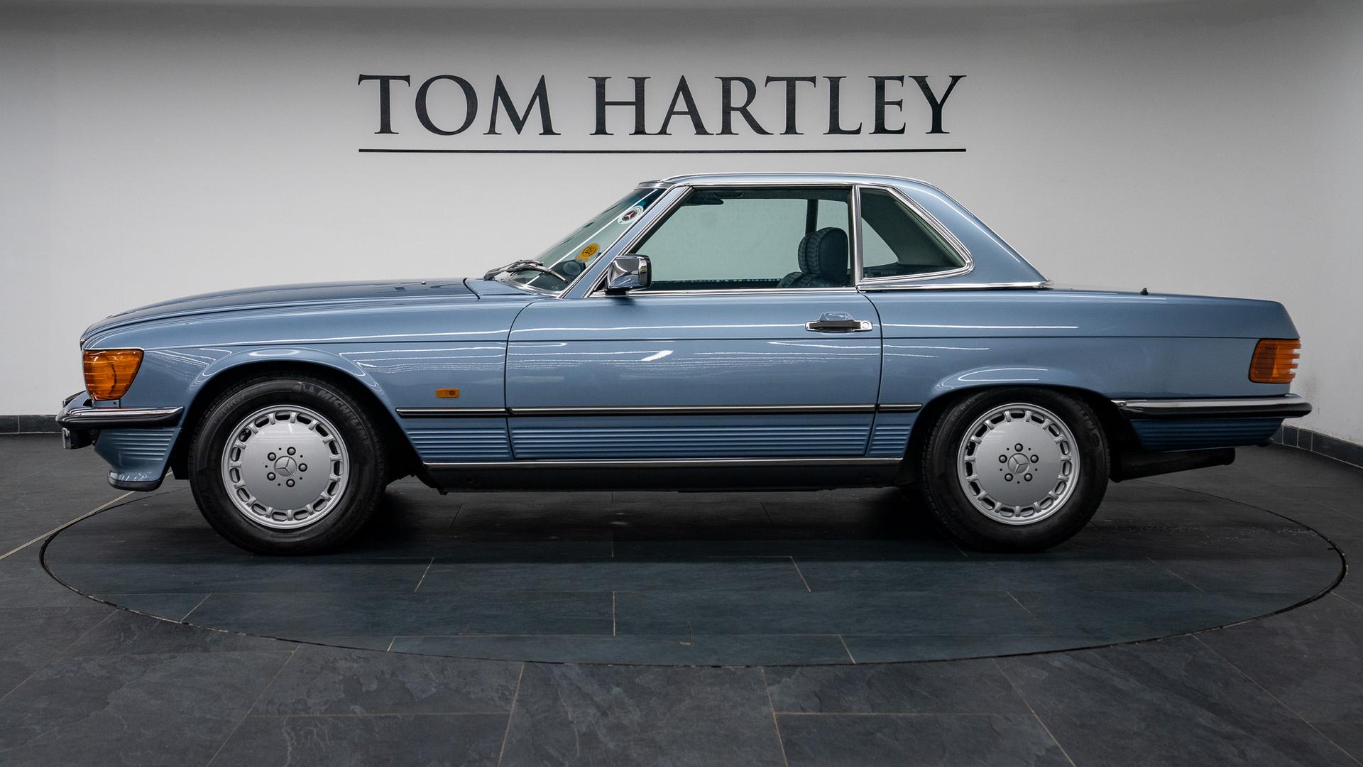 Mercedes-Benz 300 Photo 9b5d6ca3-7a85-47b3-9984-cee47490c0e9.jpg
