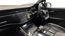 Audi Q7 Photo 2