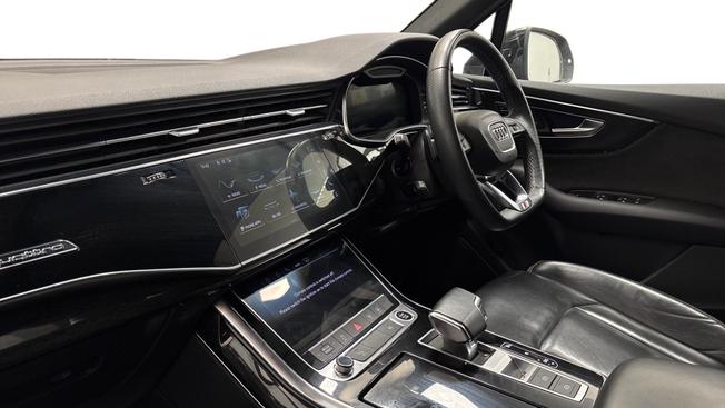 Audi Q7 Photo 2