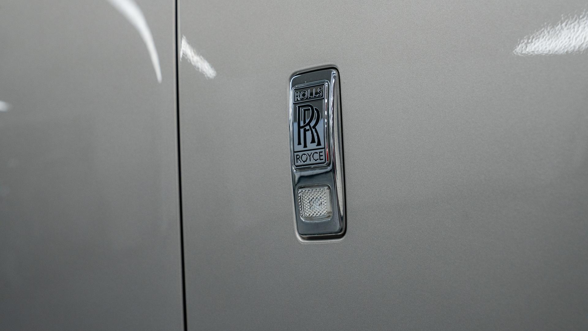 Rolls-Royce Phantom Photo 9b75f8ac-c6ee-4334-a7a9-f067aa6452f7.jpg